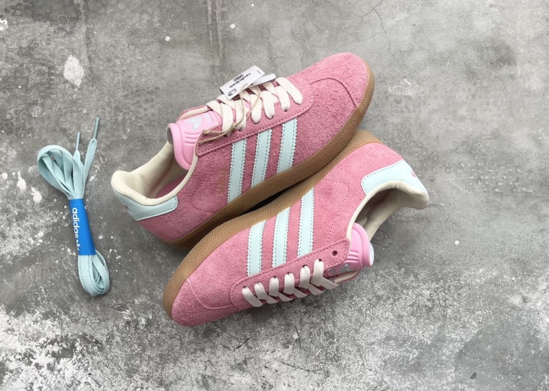 Adidas Sneakers